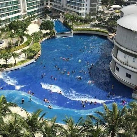 Manila Urban Resort At Azure Exterior photo