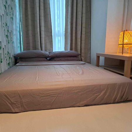 Manila Urban Resort At Azure Exterior photo