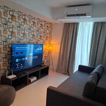 Manila Urban Resort At Azure Exterior photo