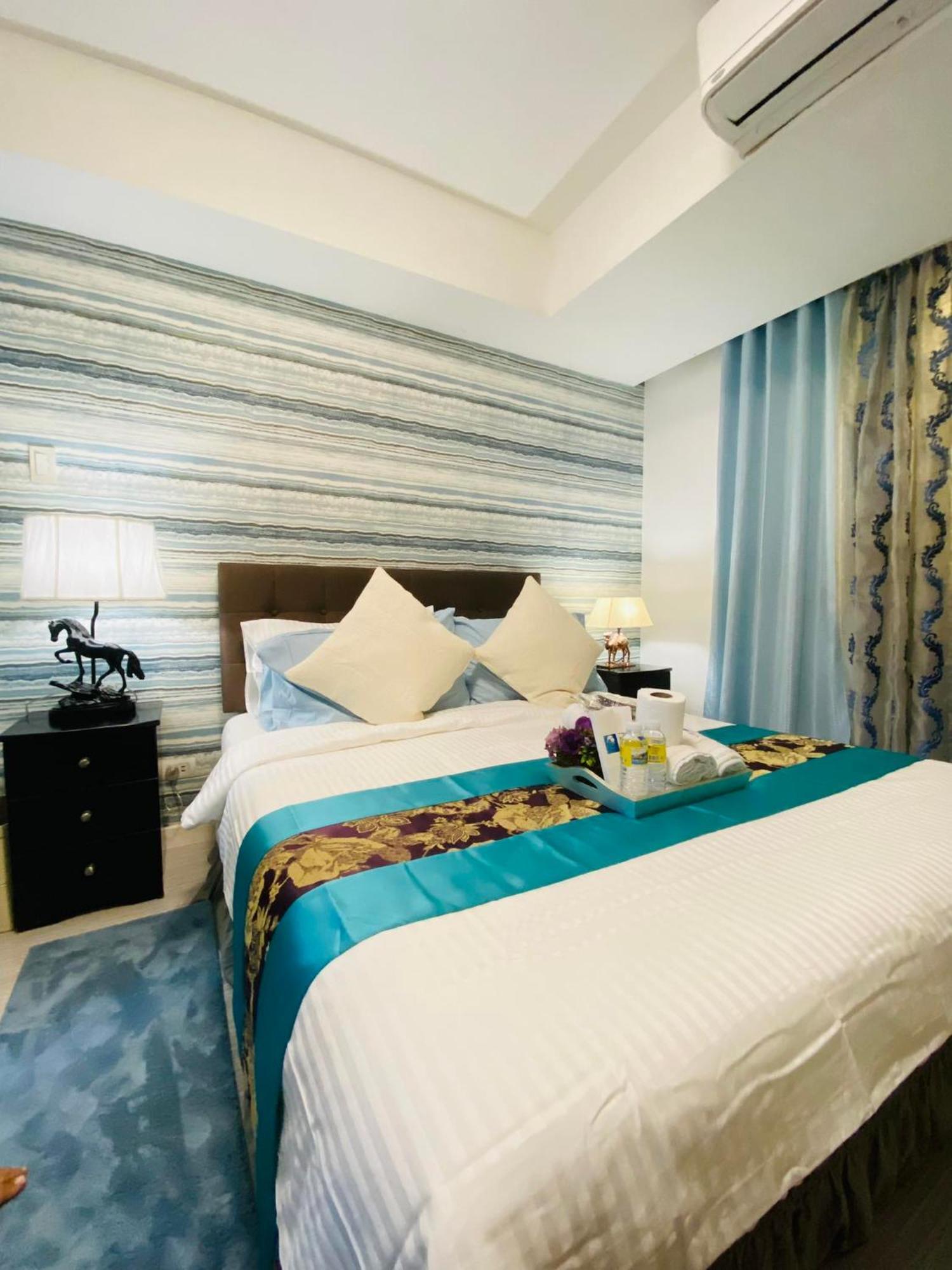 Manila Urban Resort At Azure Exterior photo