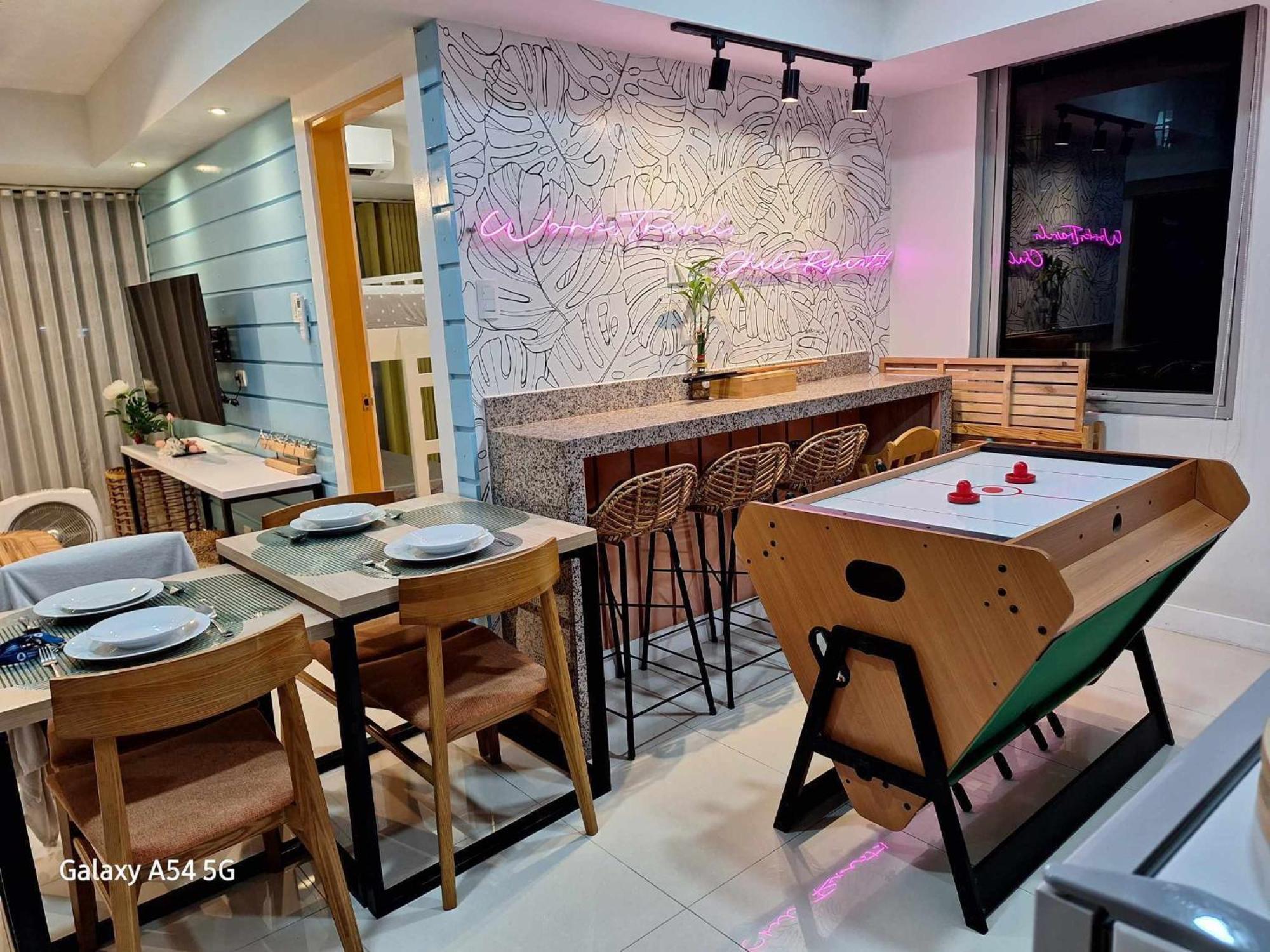 Manila Urban Resort At Azure Exterior photo
