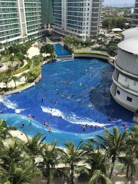 Manila Urban Resort At Azure Exterior photo