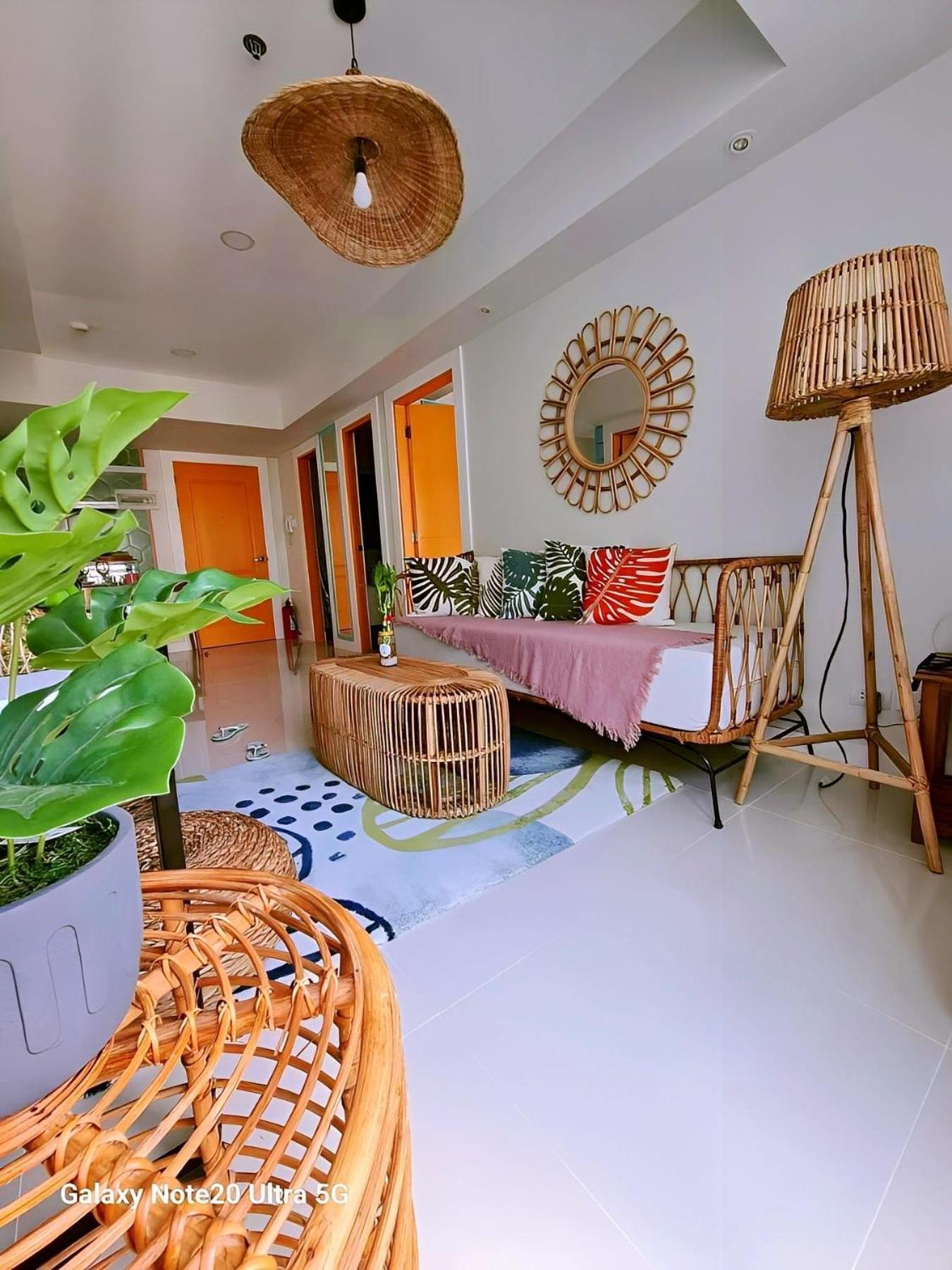 Manila Urban Resort At Azure Exterior photo