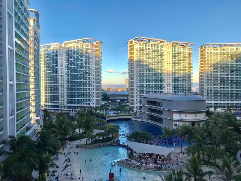 Manila Urban Resort At Azure Exterior photo
