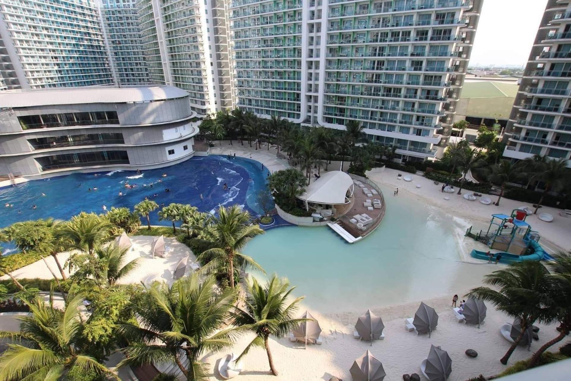 Manila Urban Resort At Azure Exterior photo