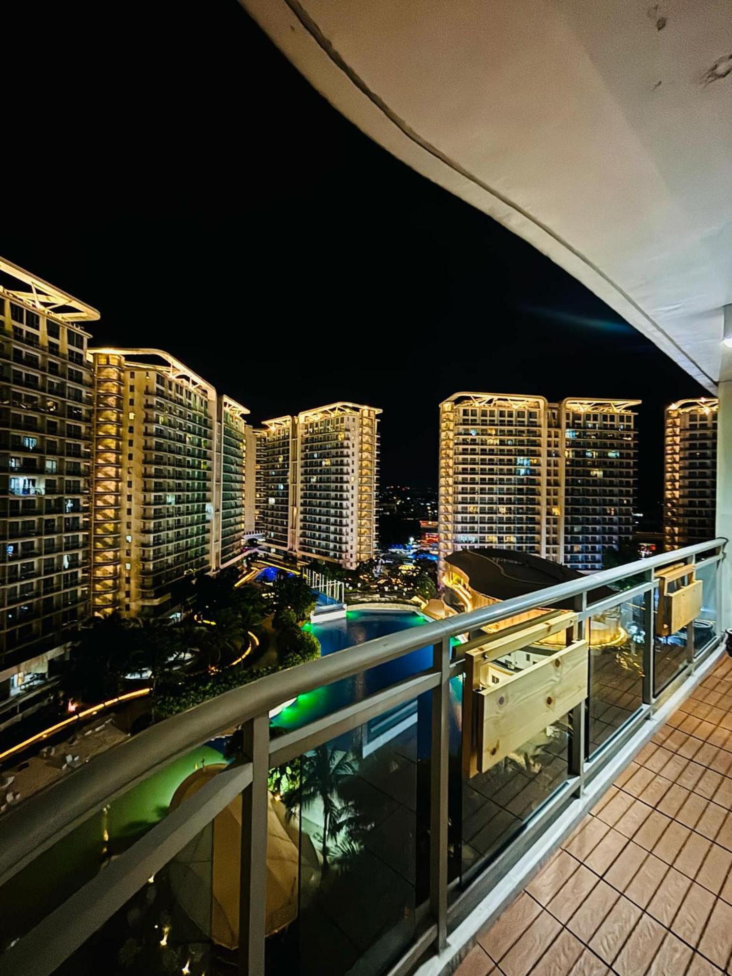Manila Urban Resort At Azure Exterior photo