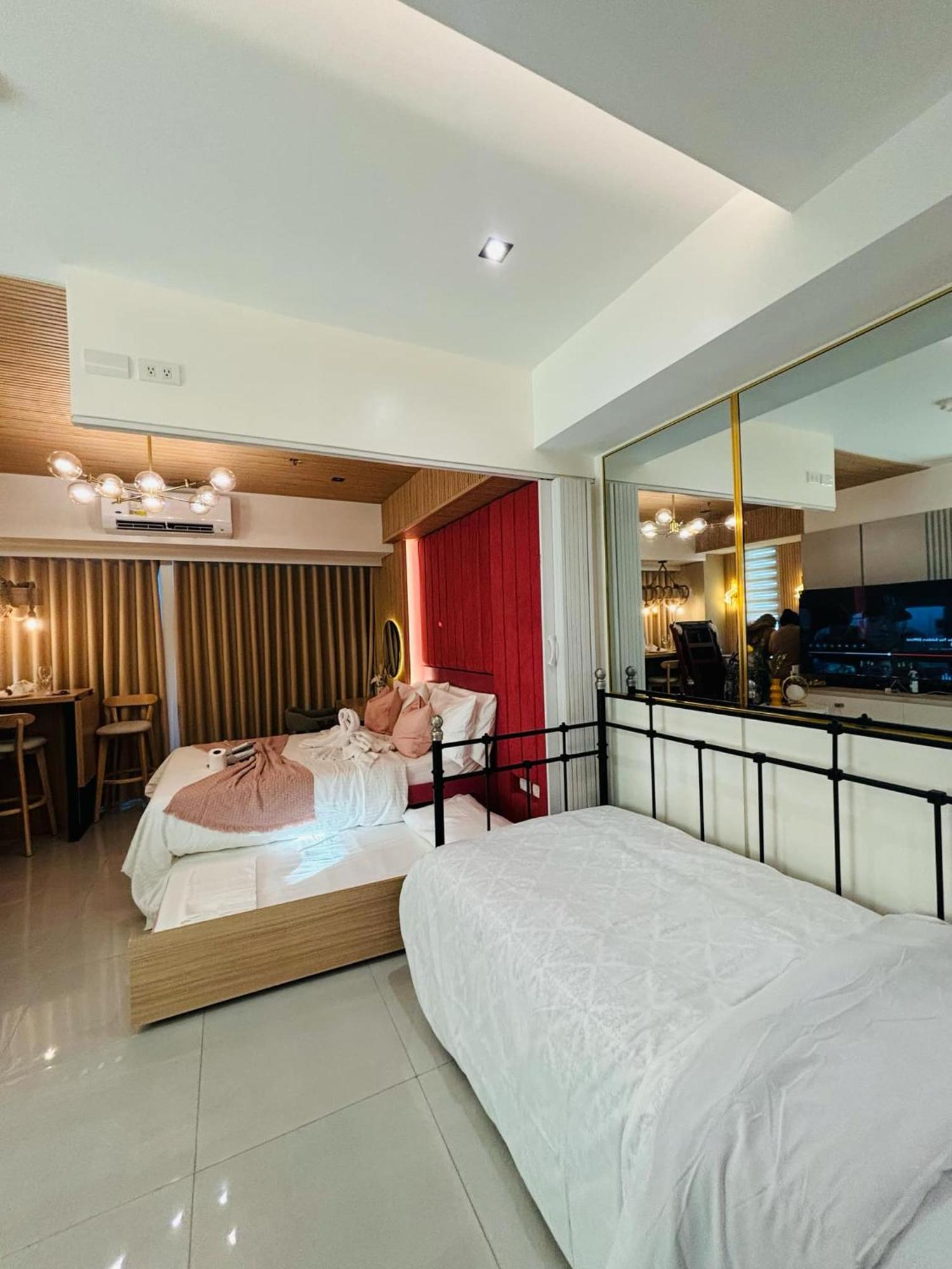 Manila Urban Resort At Azure Exterior photo