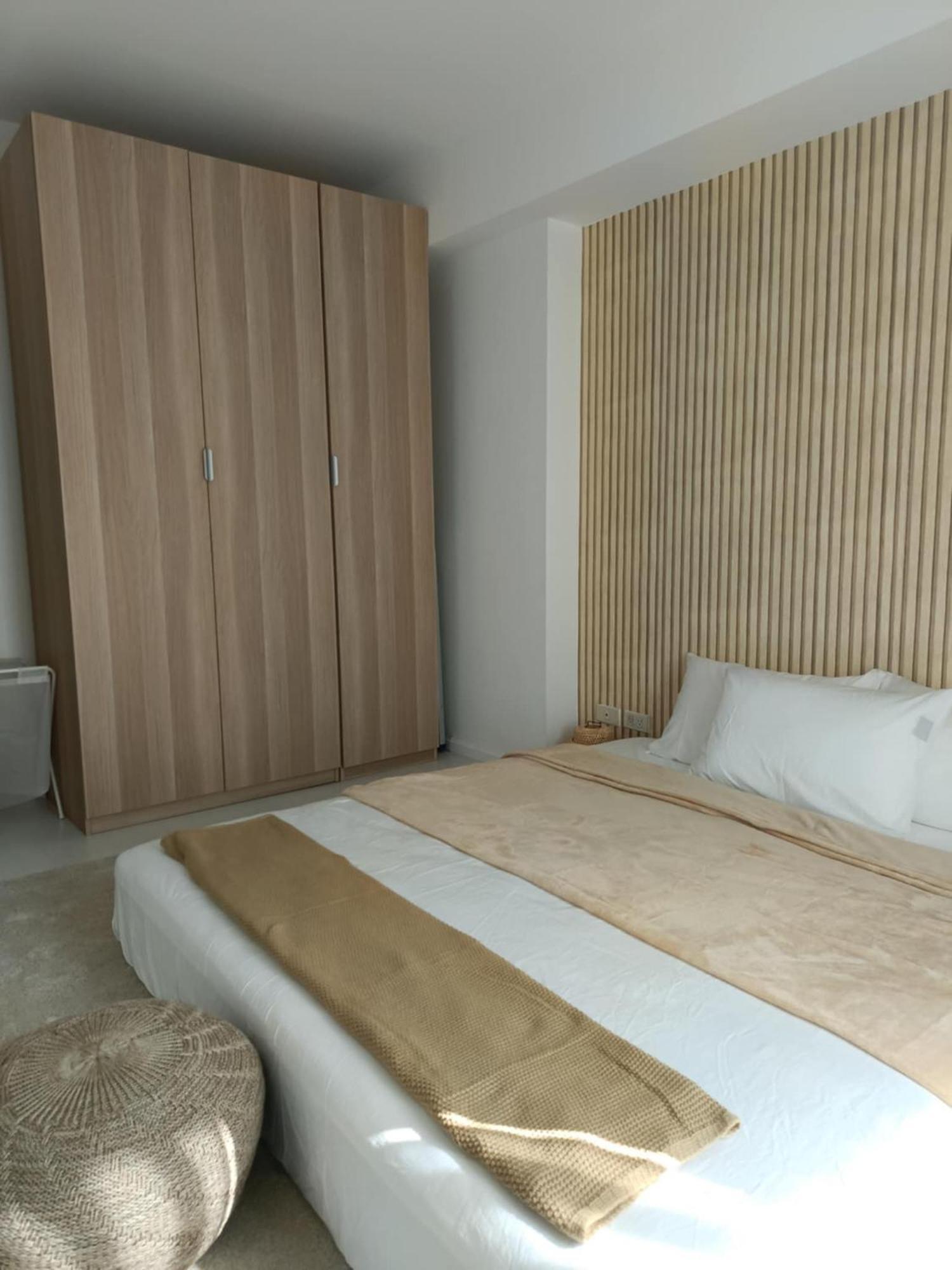 Manila Urban Resort At Azure Exterior photo