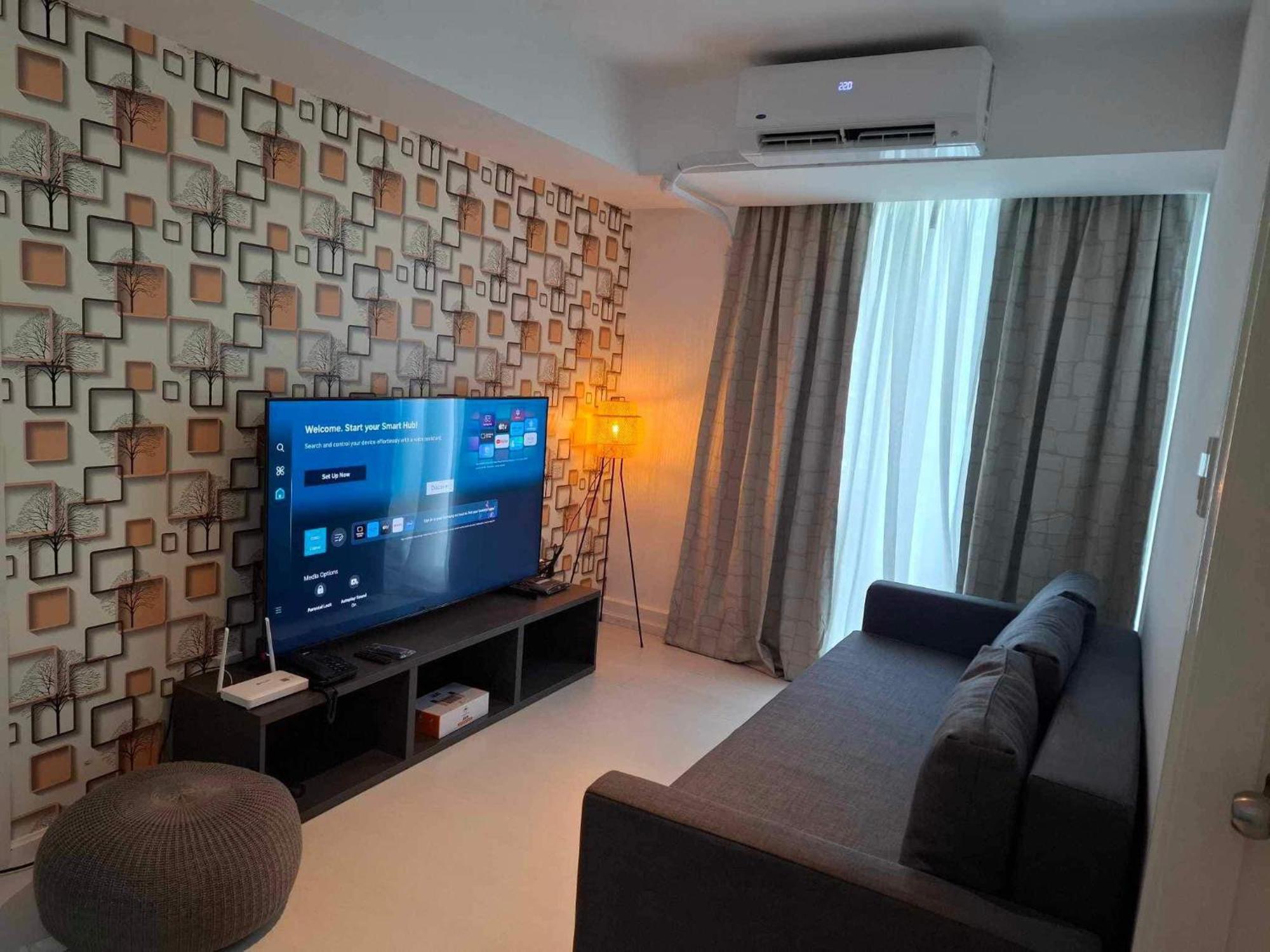 Manila Urban Resort At Azure Exterior photo