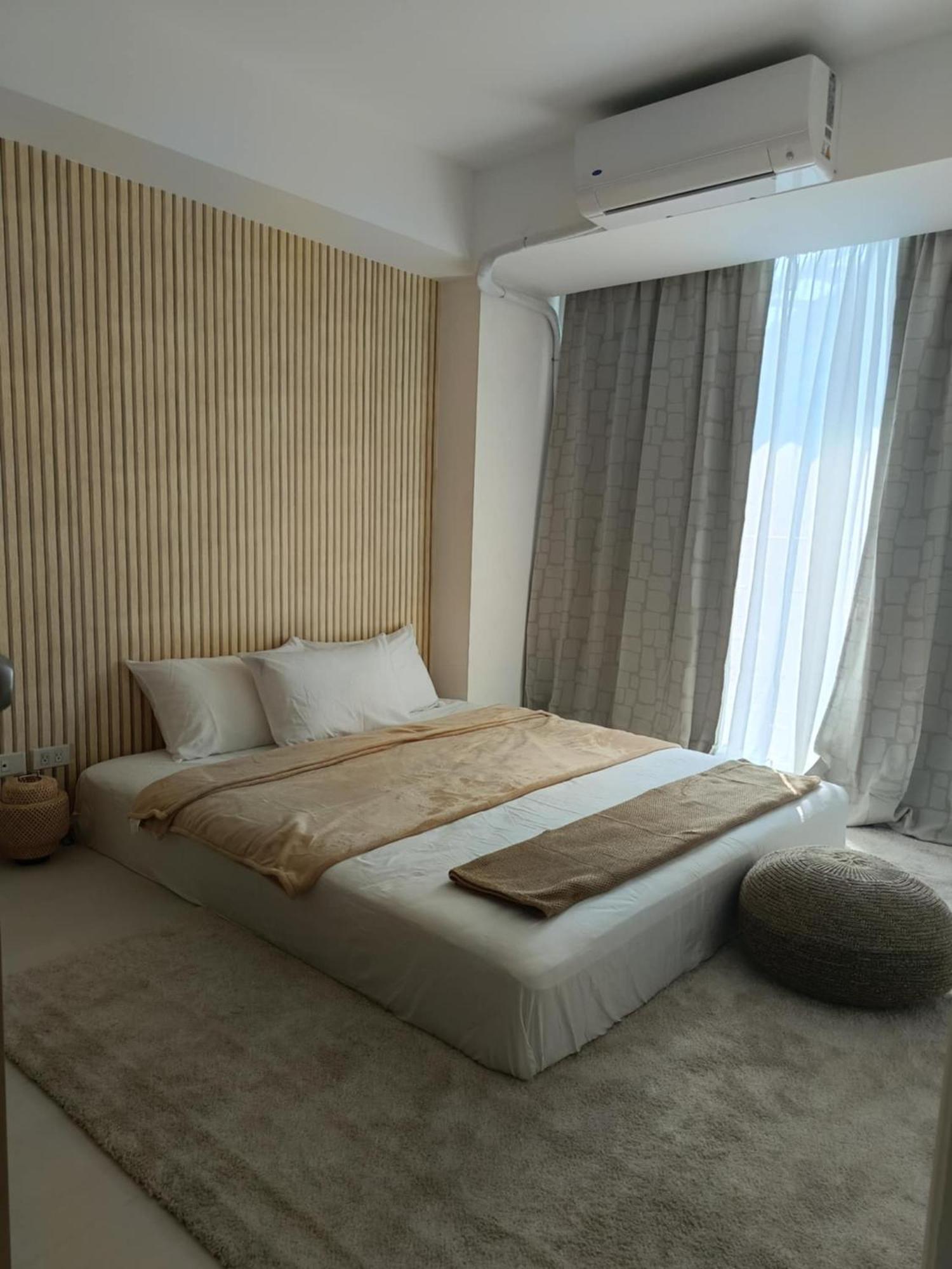 Manila Urban Resort At Azure Exterior photo