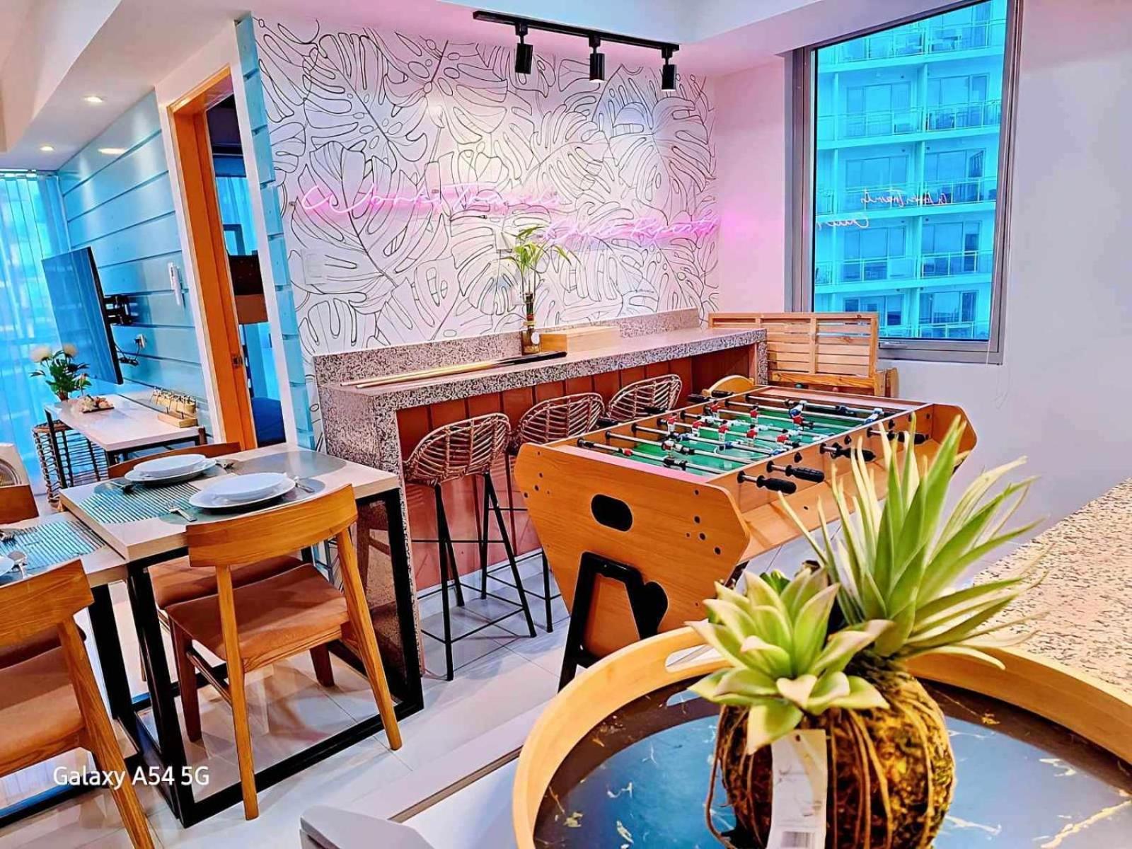 Manila Urban Resort At Azure Exterior photo