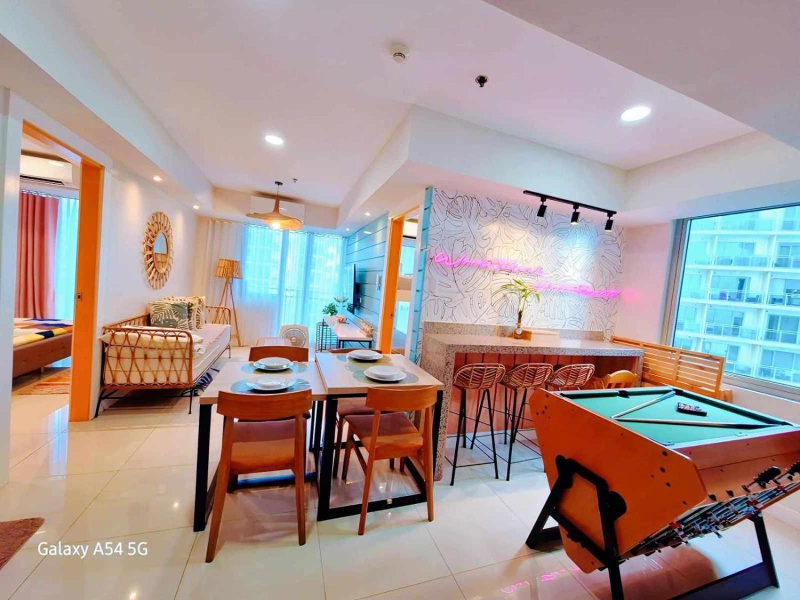 Manila Urban Resort At Azure Exterior photo