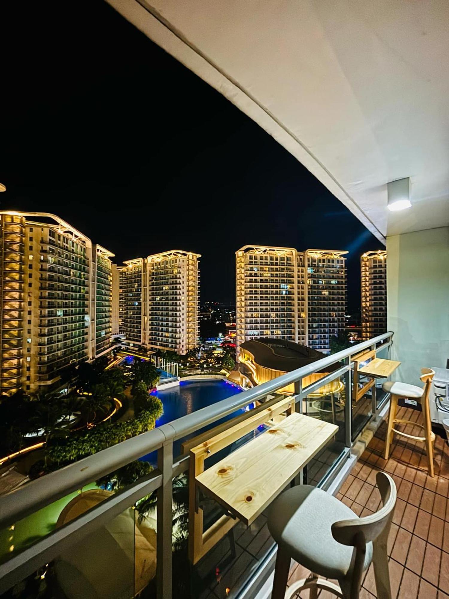 Manila Urban Resort At Azure Exterior photo