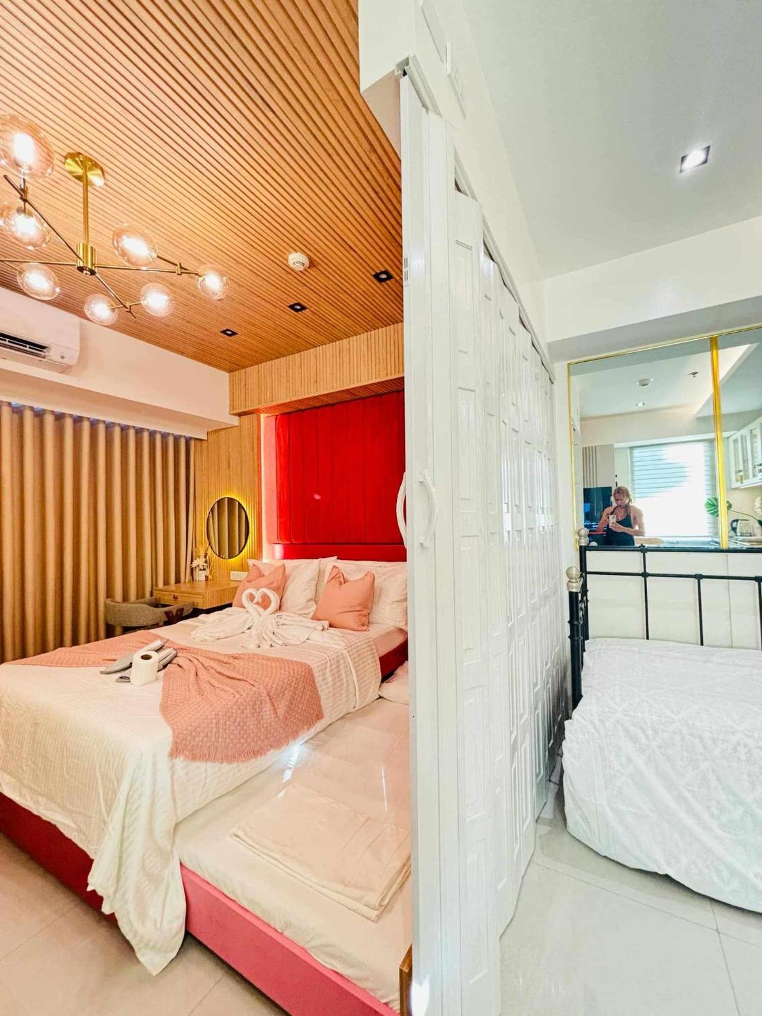 Manila Urban Resort At Azure Exterior photo