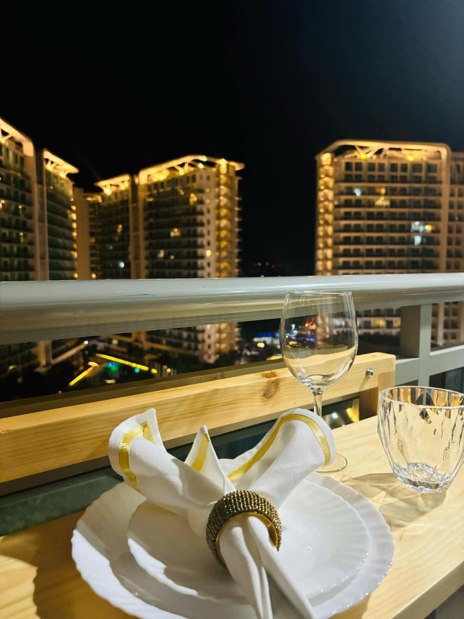 Manila Urban Resort At Azure Exterior photo