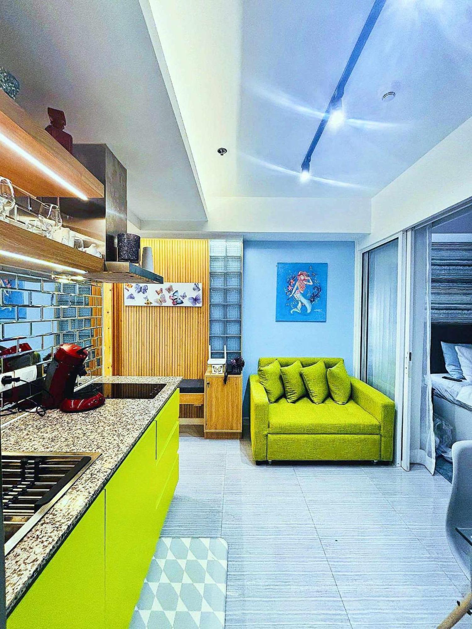Manila Urban Resort At Azure Exterior photo